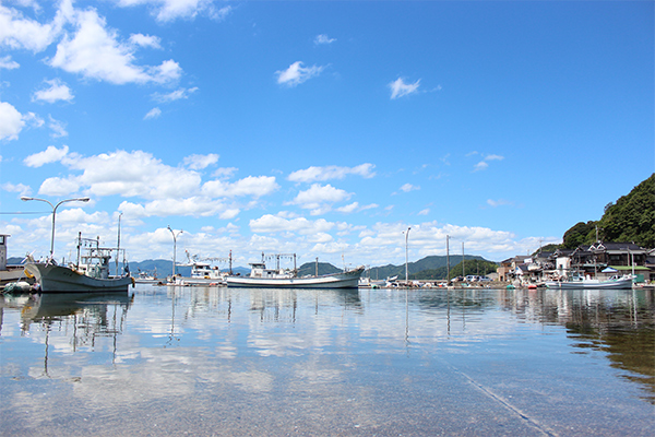 くじら資料館前の鯨モニュメント